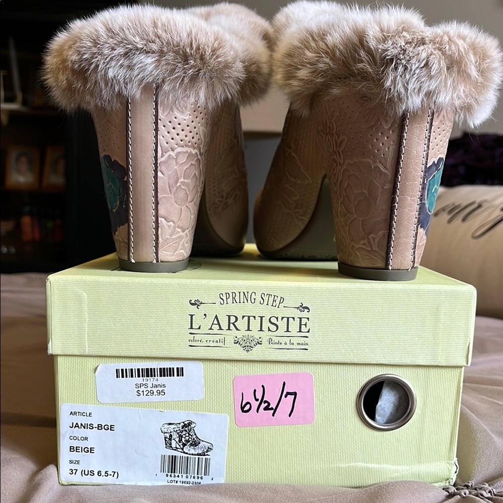 L'ATISTE Beige Fur-Trimmed Women's Shoes